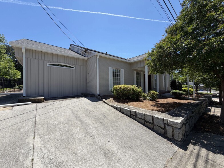 More Photos Of 3080 Campbellton Rd SW, Atlanta Office Residential For Sale