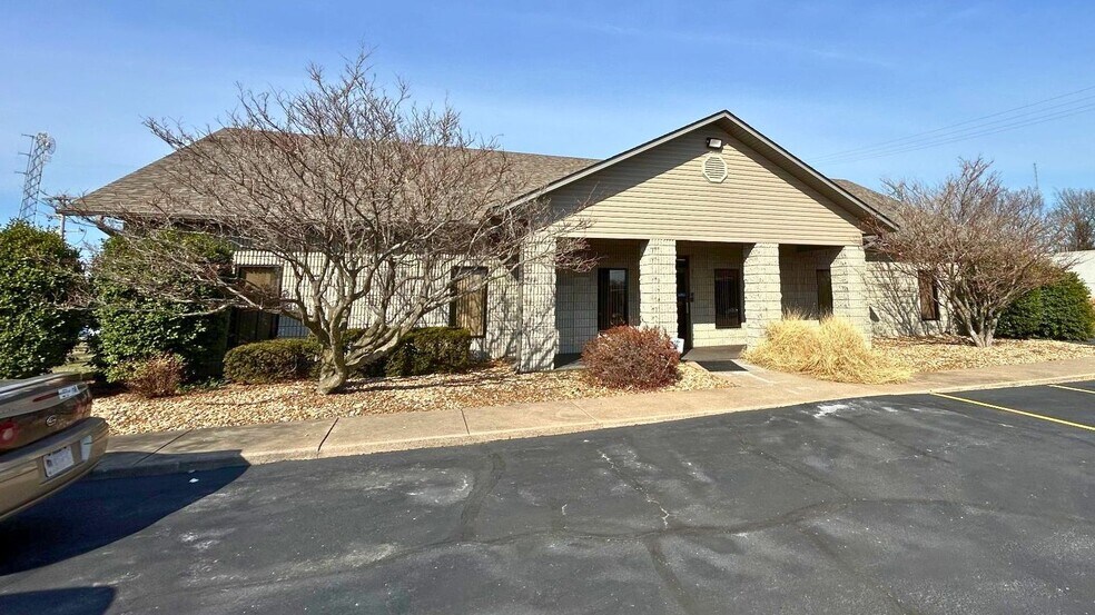 More Photos Of 3043 E Cairo St, Springfield Office For Sale
