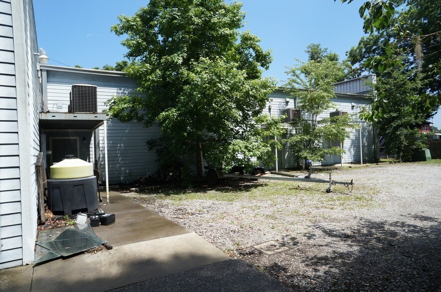 More Photos Of 1420 Ribaut Rd, Port Royal Freestanding For Lease