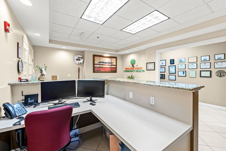 More Photos Of 1555 Indian River Blvd, Vero Beach Medical For Lease