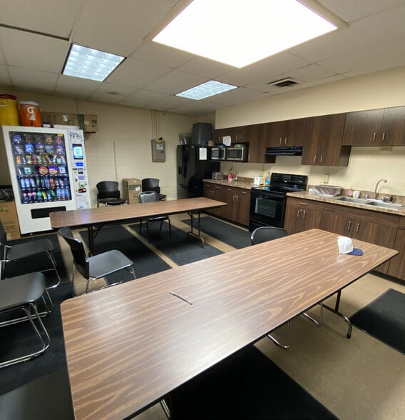 More Photos Of 440 32nd St SW, Wyoming Warehouse For Sale
