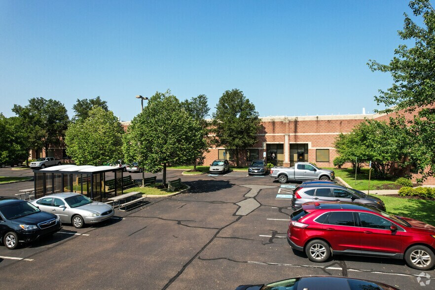 More Photos Of 1515 Grundy's Ln, Bristol Office For Lease