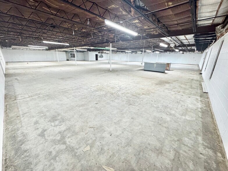 More Photos Of 3036 Del View Dr, Del City General Retail For Sale