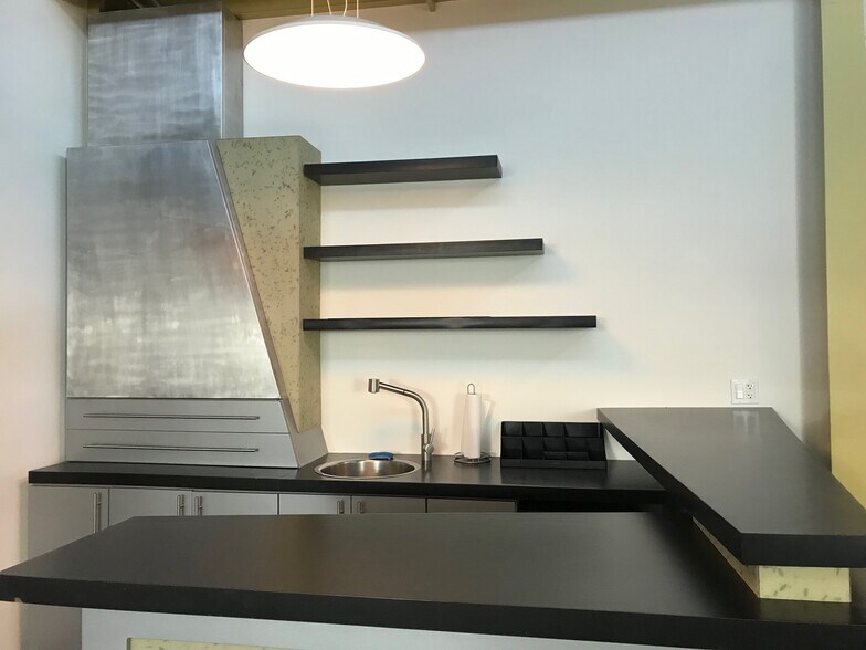 More Photos Of 3501 Ocean View Blvd, Glendale Office For Lease