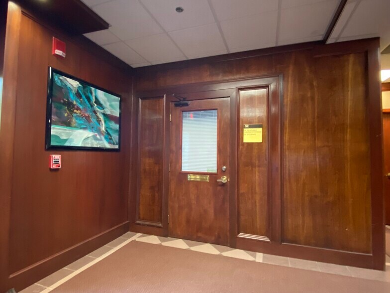 More Photos Of 1 Tiffany Pt, Bloomingdale Medical For Sale