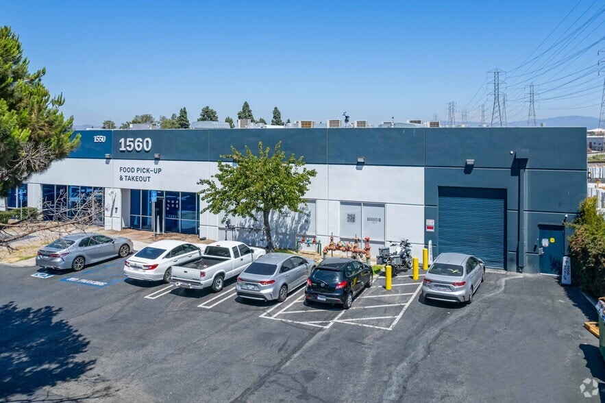 More Photos Of 1560 S Lewis St, Anaheim Warehouse For Lease