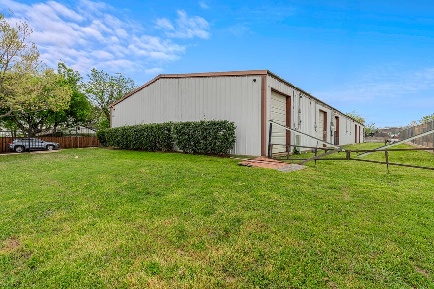 More Photos Of 5012 Kaltenbrun Rd, Fort Worth Warehouse For Lease