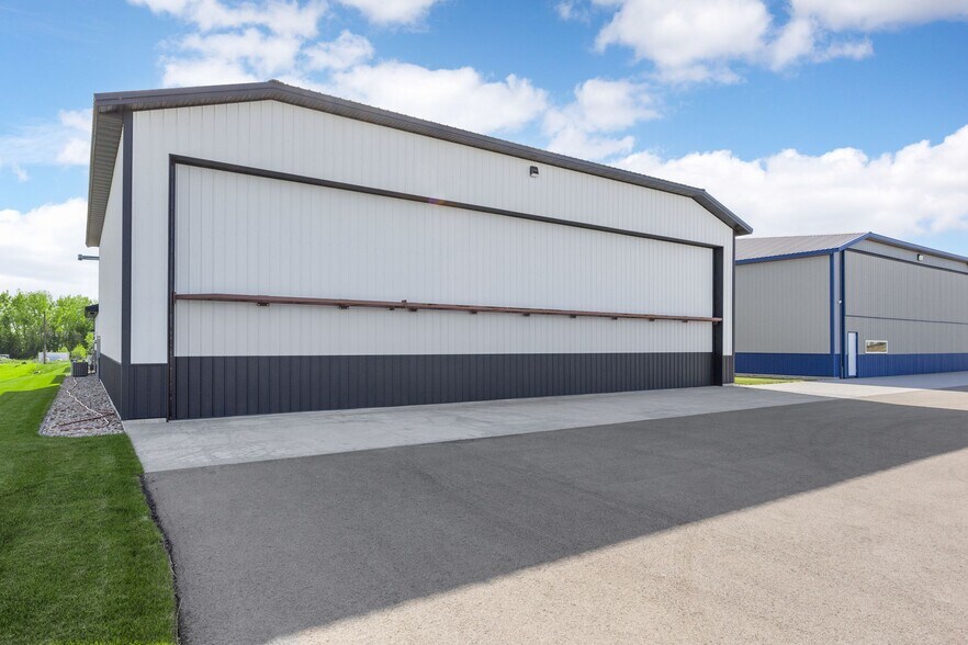 More Photos Of 530 Aircom Dr, Marion Airplane Hangar For Sale