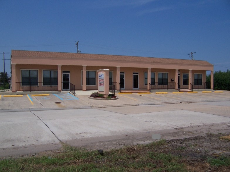 More Photos Of 3620 De La Ronde Dr, Chalmette Storefront Retail Office For Lease