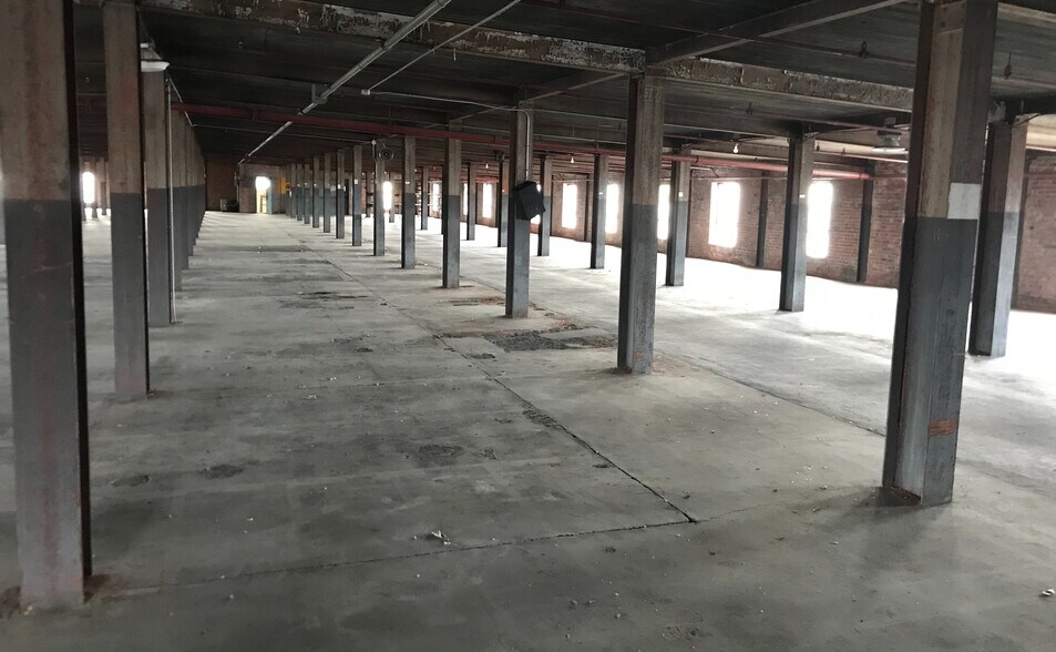 More Photos Of 1000 W Ormsby Ave, Louisville Unknown For Lease