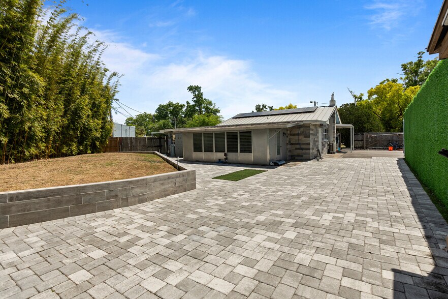 More Photos Of 5424 Edgewater Dr, Orlando Flex For Lease