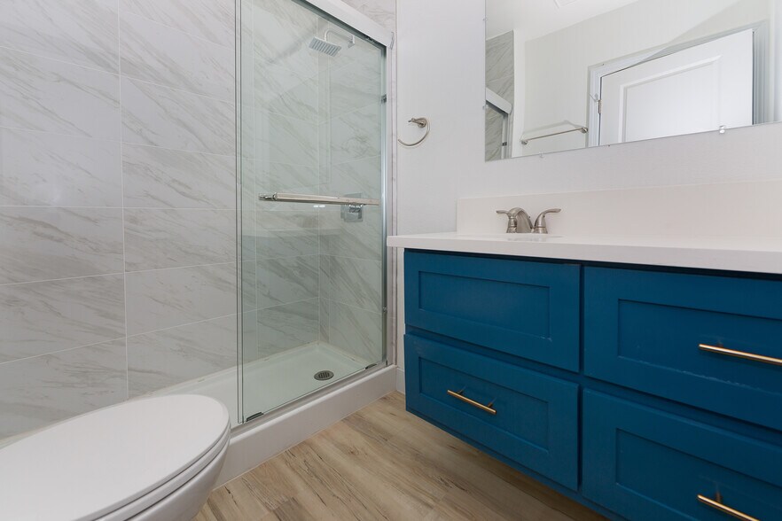 More Photos Of 1430 Linden Ave, Long Beach Multifamily For Sale