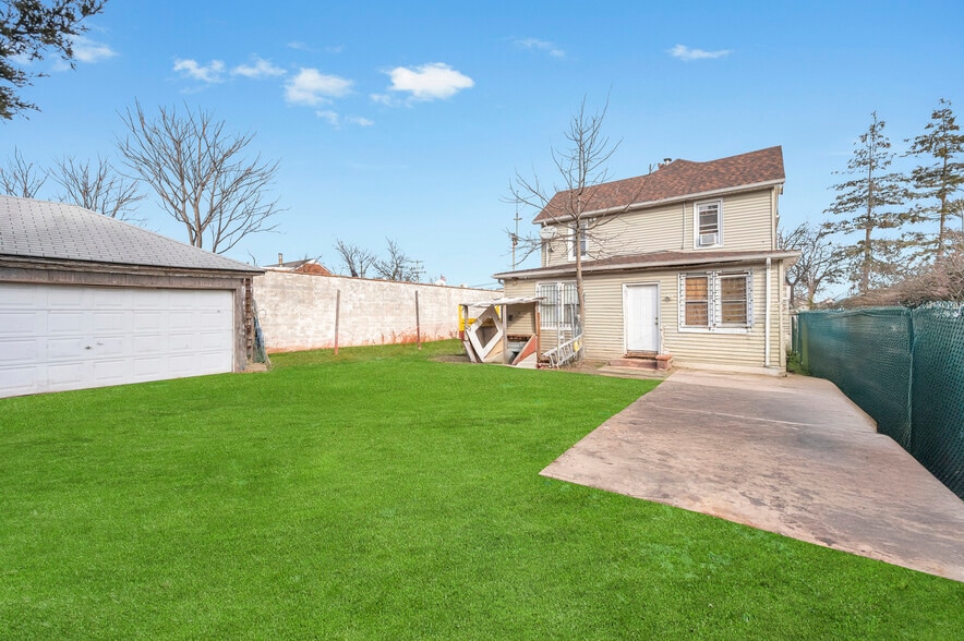 More Photos Of 307 Clinton St, Hempstead Storefront Retail Residential For Sale