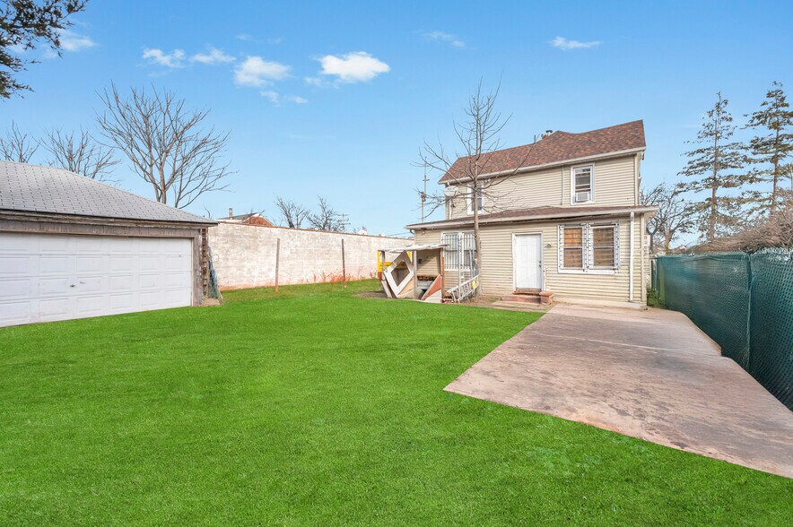 More Photos Of 307 Clinton St, Hempstead Storefront Retail Residential For Sale