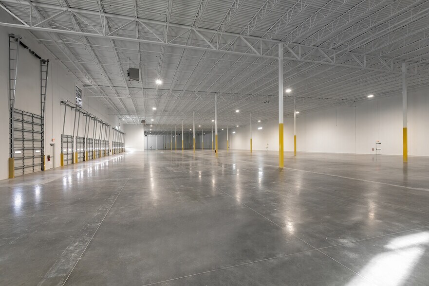 More Photos Of 1501 N Mayhill Rd, Denton Distribution For Lease