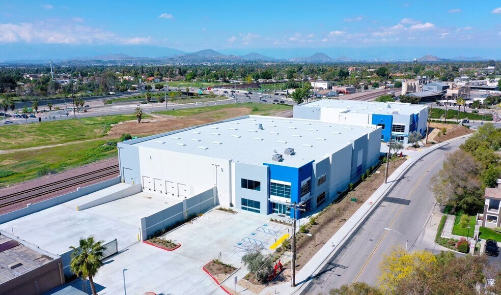 More Photos Of 9565 Rudicill St, Riverside Distribution For Lease