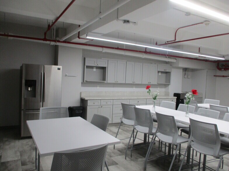 More Photos Of 90-34 161st St, Jamaica Office For Lease