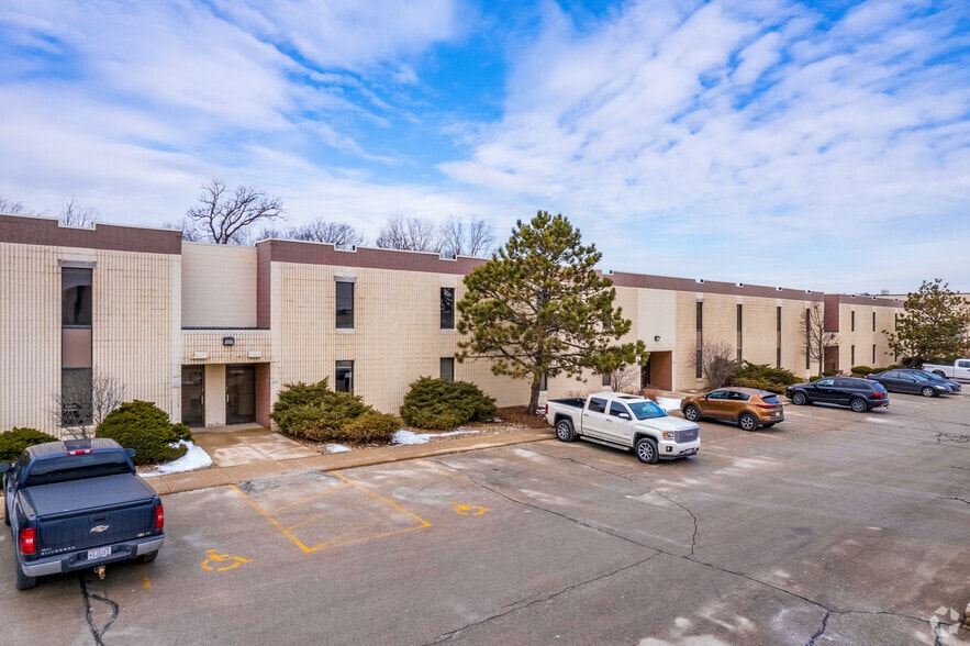 More Photos Of 16255-16351 W Lincoln Ave, New Berlin Warehouse For Lease