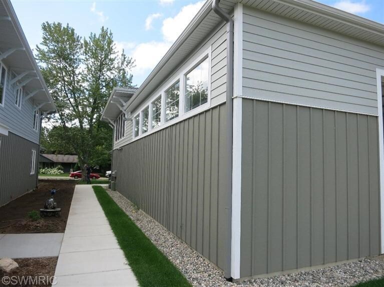 More Photos Of 430 W Center St, Douglas Freestanding For Sale