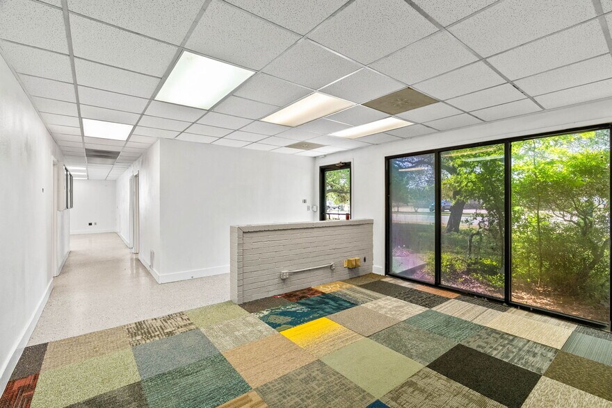 More Photos Of 3806 E Rio Grande St, Victoria Warehouse For Sale