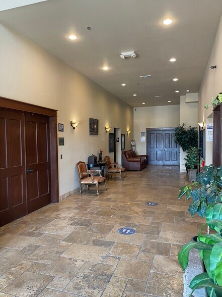 More Photos Of 66 Gruene Park Dr, New Braunfels Medical For Lease