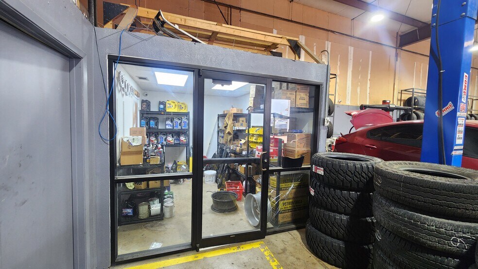 More Photos Of 4306 Camp Wisdom Rd, Dallas Auto Repair For Sale