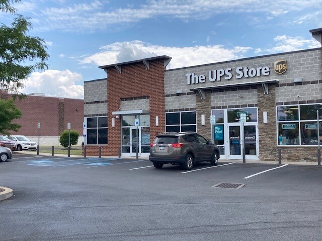 More Photos Of 1002 Logan Blvd, Altoona Freestanding For Lease