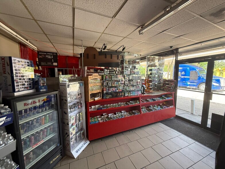 More Photos Of 319 Choctaw Ave, Savanna Convenience Store For Sale