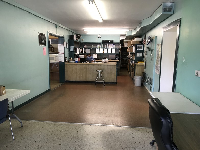 More Photos Of 733 Clearwater Largo Rd N, Largo Storefront For Lease