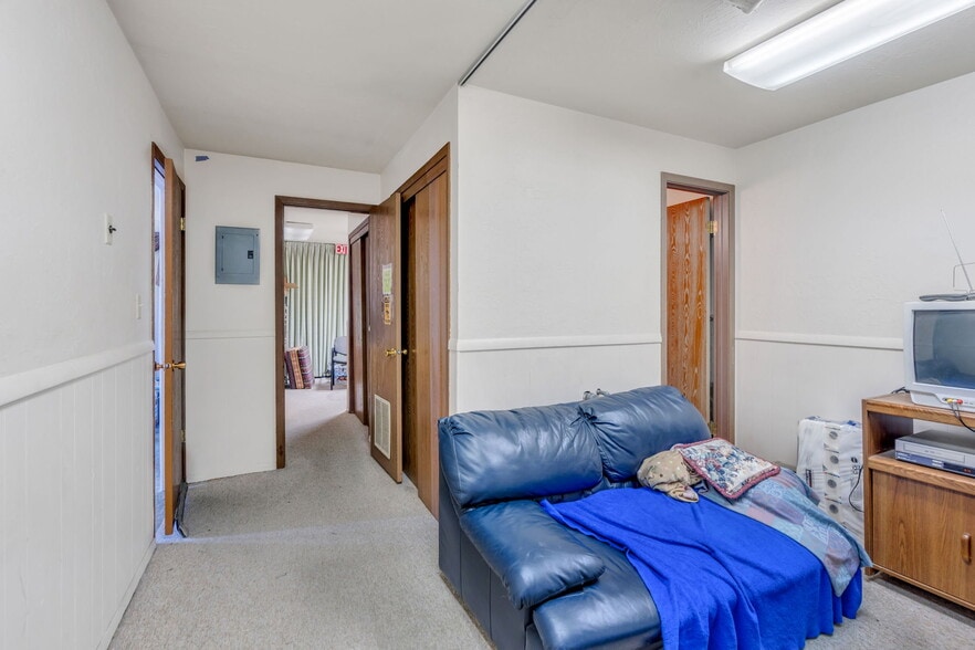 More Photos Of 17 W Sunset Ave, Salt Lake City Light Manufacturing For Sale