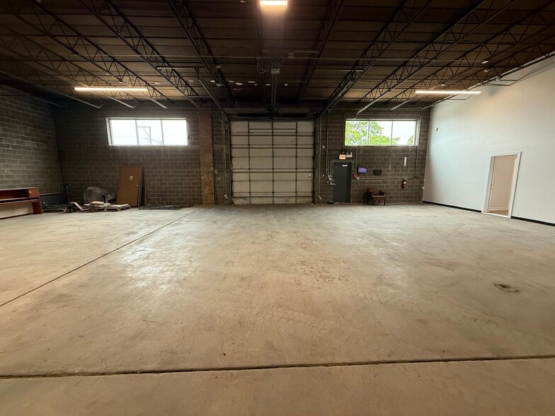 More Photos Of 5247-5261 W Harrison St, Chicago Warehouse For Sale