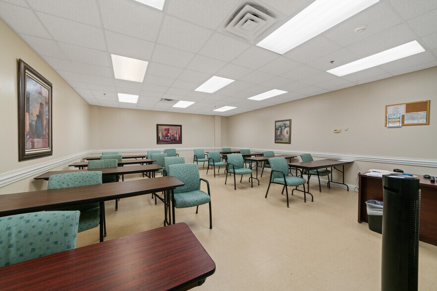 More Photos Of 60 Highway 22, Milledgeville Showroom For Sale