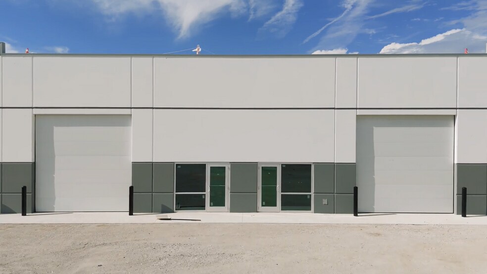 Primary Photo Of 8170 Uzita Dr, Sarasota Flex For Lease