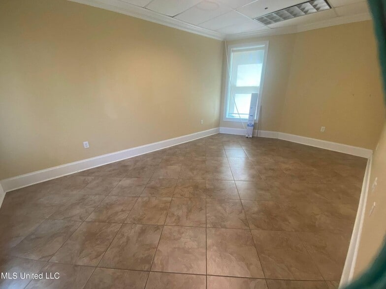 More Photos Of 2228-2230 Beach Dr, Gulfport Apartments For Lease