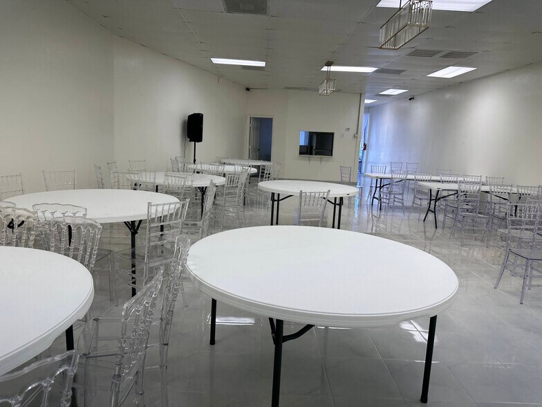 More Photos Of 5747-5757 Samuell Blvd, Dallas Unknown For Lease