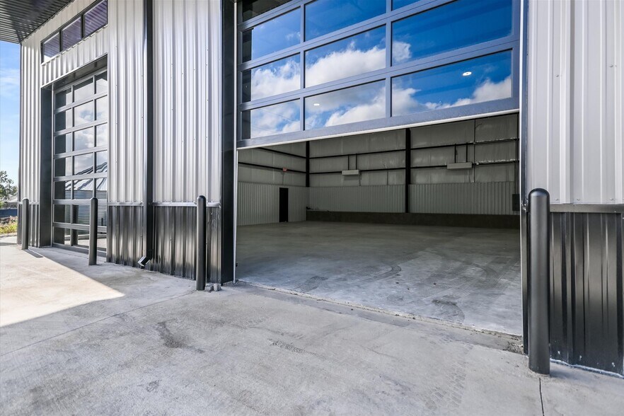 More Photos Of 451 Farrell Rd, Dripping Springs Light Distribution For Sale