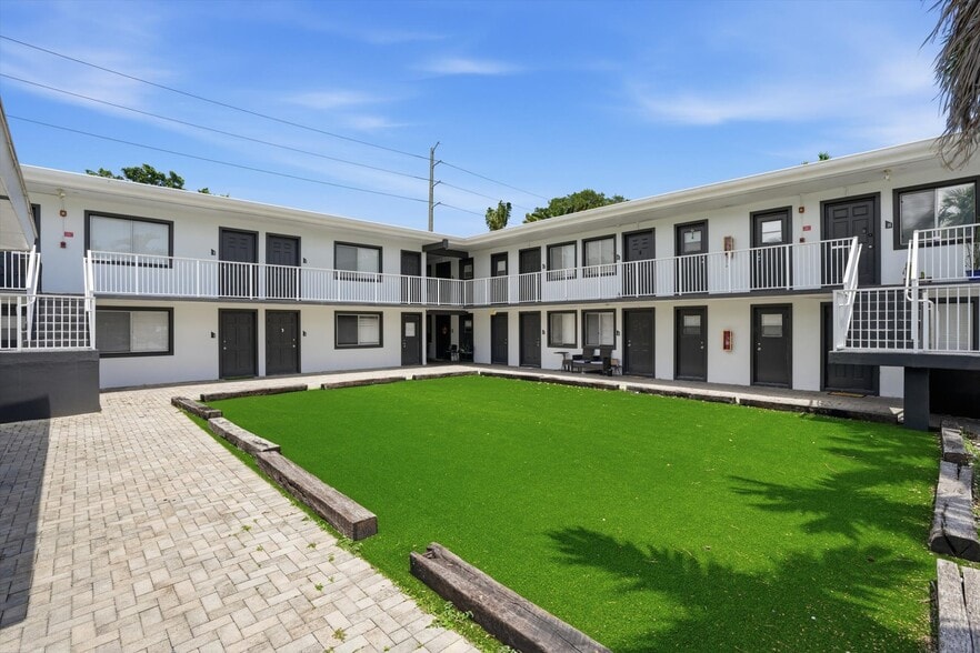 More Photos Of 2325-2331 Arthur St, Hollywood Apartments For Sale