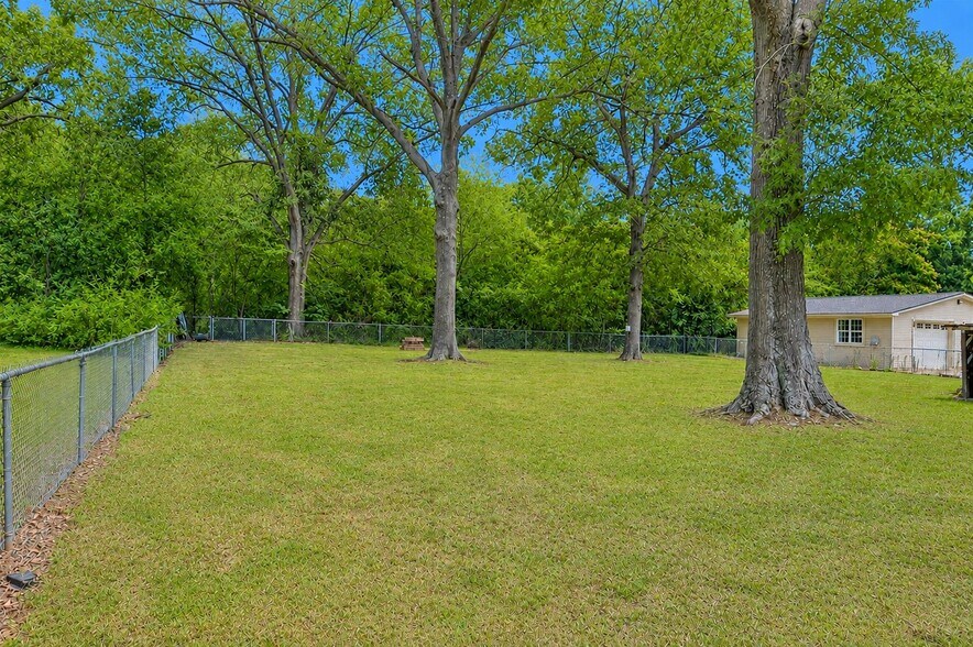 More Photos Of 3414 US-411, White Mixed Retail For Sale