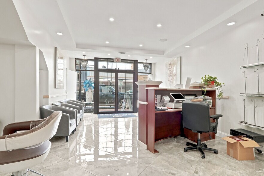 More Photos Of 381 Main St, Poughkeepsie Office For Sale