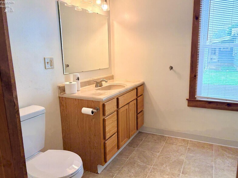 More Photos Of 418 Main st, Risingsun General Retail For Sale