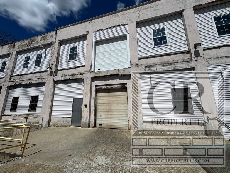 More Photos Of 155 Vineyard Ave, Highland Service For Sale