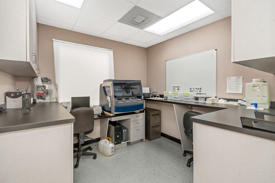 More Photos Of 7641 66th St N, Pinellas Park Medical For Sale