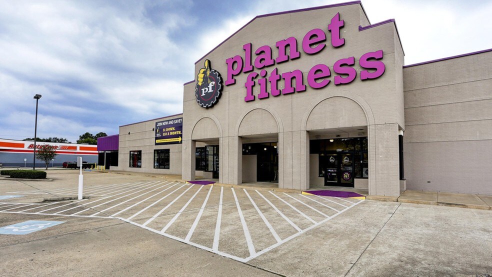 More Photos Of 8475 N Hwy 6, Houston Unknown For Lease