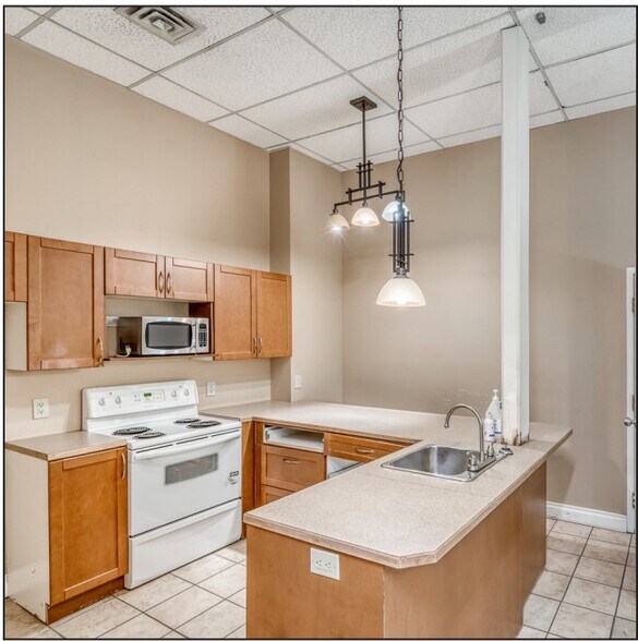 More Photos Of 67 Glenbrook Pl SW, Calgary Office For Sale