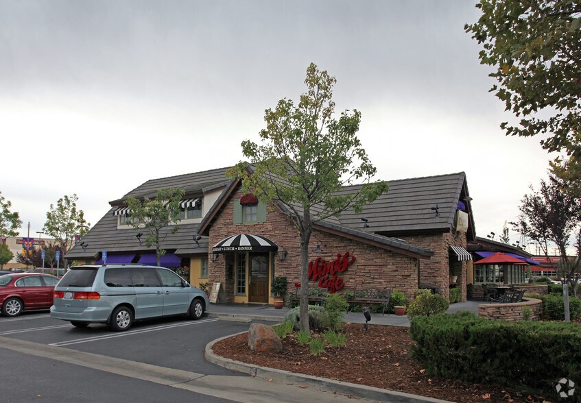 More Photos Of 1104 Galleria Blvd, Roseville Restaurant For Lease