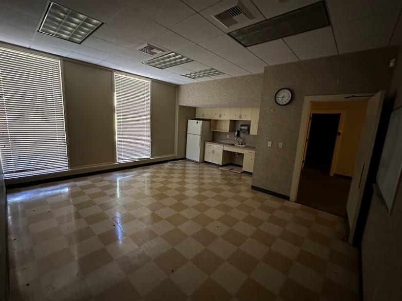 More Photos Of 1535 Benning Dr, Columbus Bank For Sale