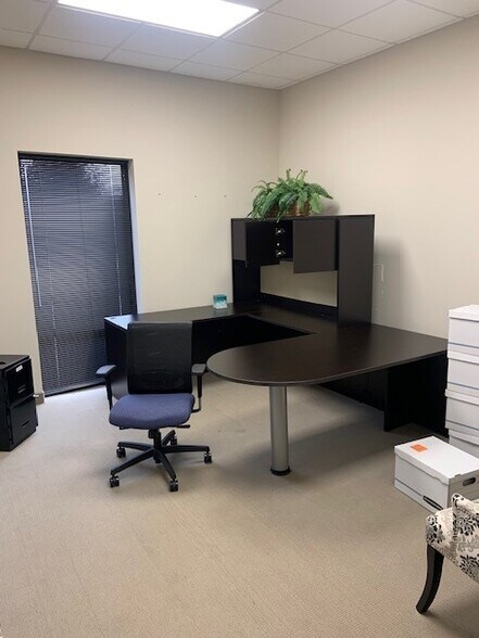 More Photos Of 112 Westhampton Dr, Lexington Manufacturing For Sale