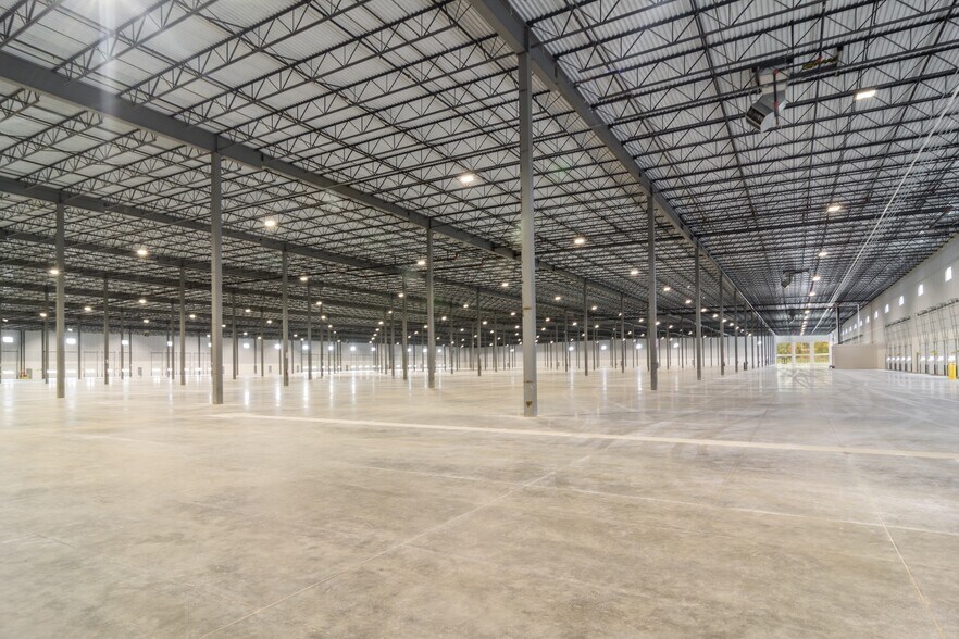 More Photos Of I-71 & I-76 Hwy, Burbank Industrial For Lease