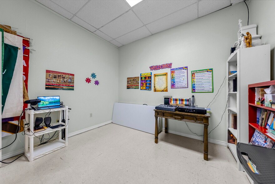 More Photos Of 3411 N Highway 281, Marble Falls Office For Sale