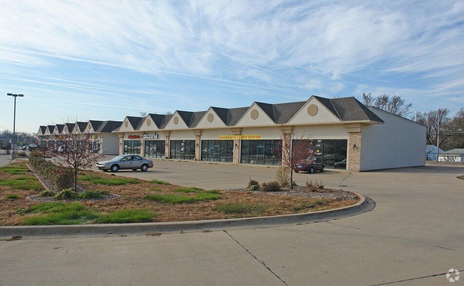 More Photos Of 135 Radio City Dr, Pekin Freestanding For Lease